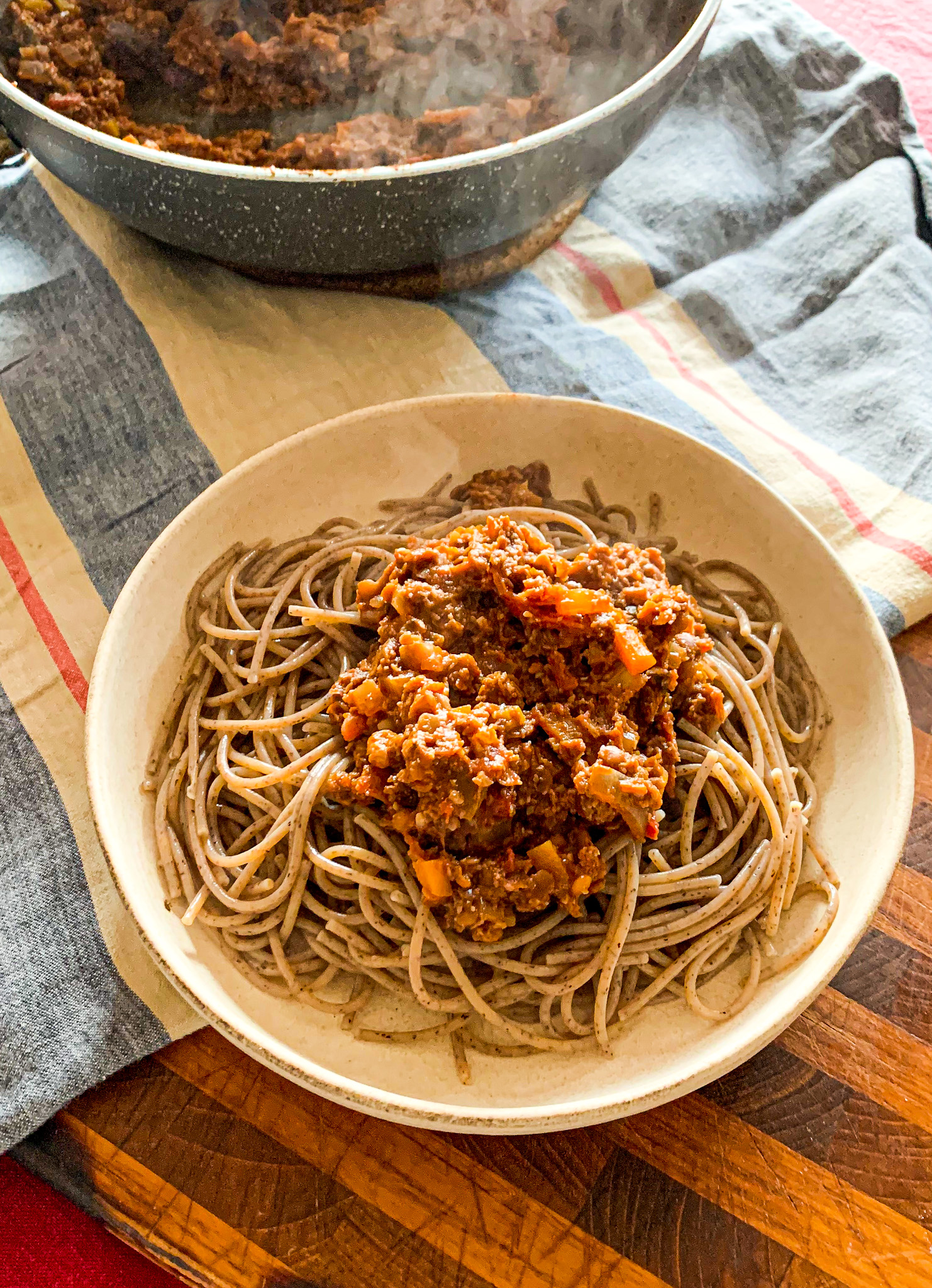 The Ultimate Vegan Pasta Bolognese | Lentils, Mushrooms And Walnuts ...