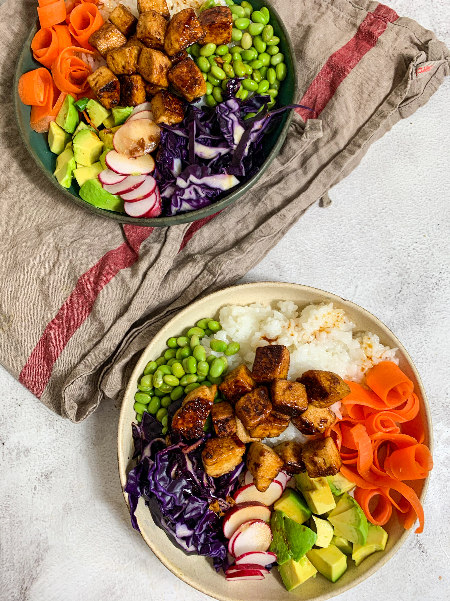 Vegan Poké Bowl With Sesame And Ginger Tofu • Recipes And Places